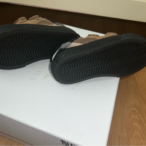 Worn once in the house for Birthday. Excellent condition. 100% authentic - Picture 3 of 3